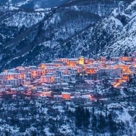 La Casa Nella Roccia Lägenhet Scontrone