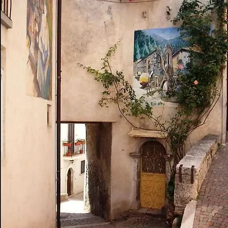 La Casa Nella Roccia Scontrone